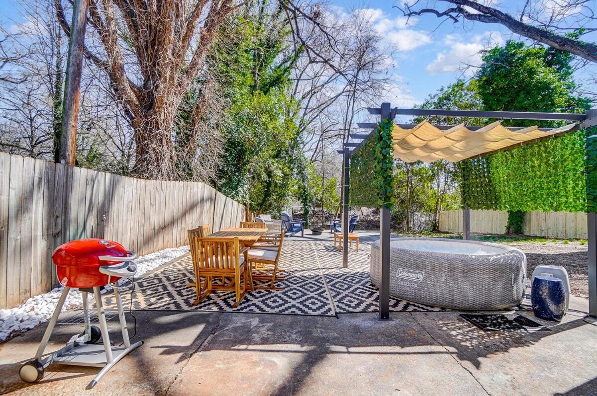 Cozy House W Hot Tub & Big Yard Charlotte Dış mekan fotoğraf