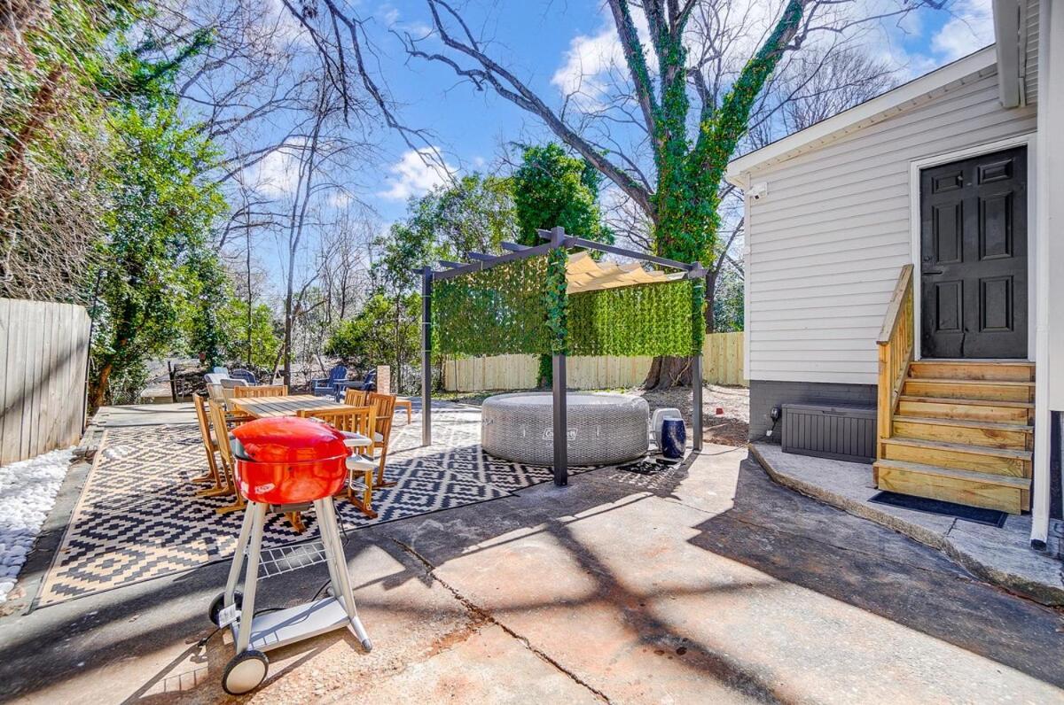 Cozy House W Hot Tub & Big Yard Charlotte Dış mekan fotoğraf